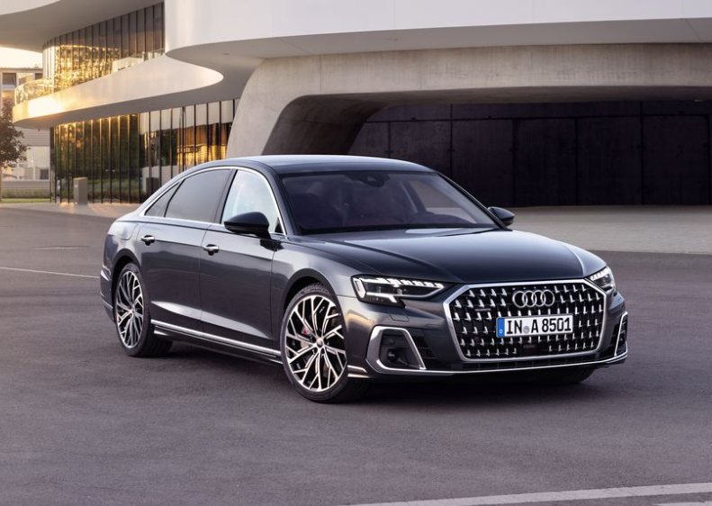  2023 Audi A8 - 내부 및 외부 디자인 자세히 살펴보기