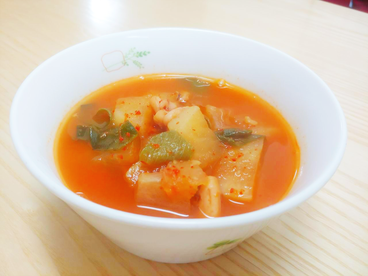  따뜻함이 뼈속 까지 때리는 오징어 무국끓이기