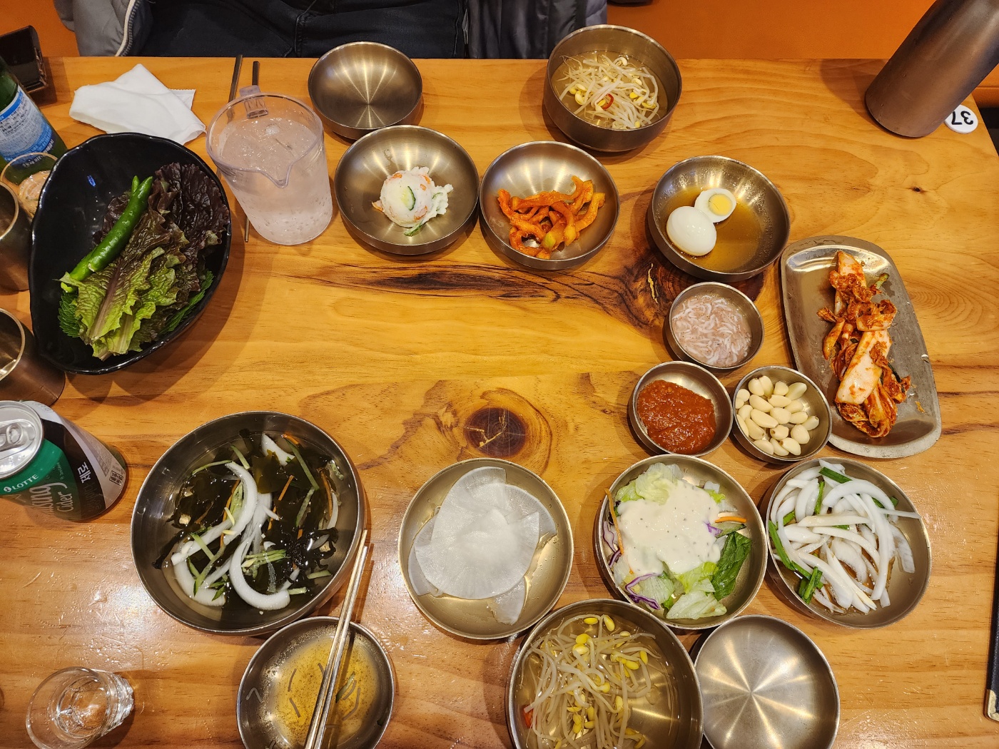 원조부산족발 밑반찬 모습