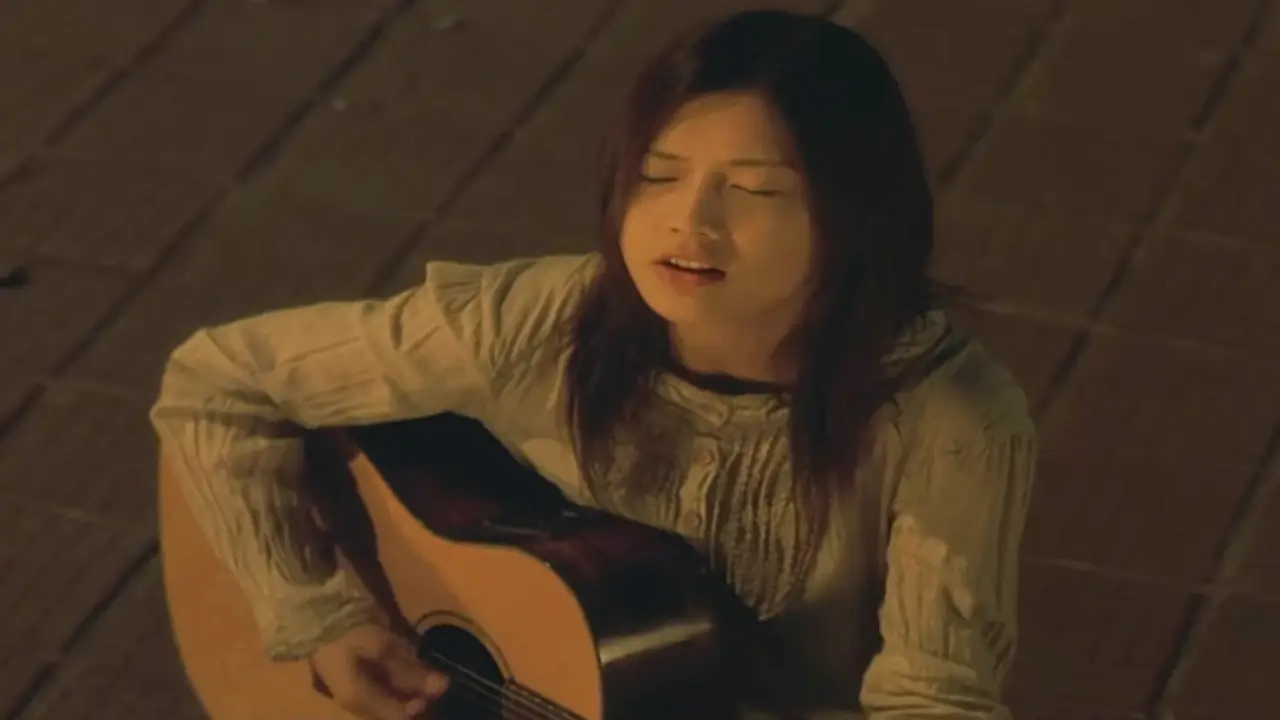 주연 YUI는 일본의 싱어송라이터 가수다 - 영화 태양의 노래 줄거리