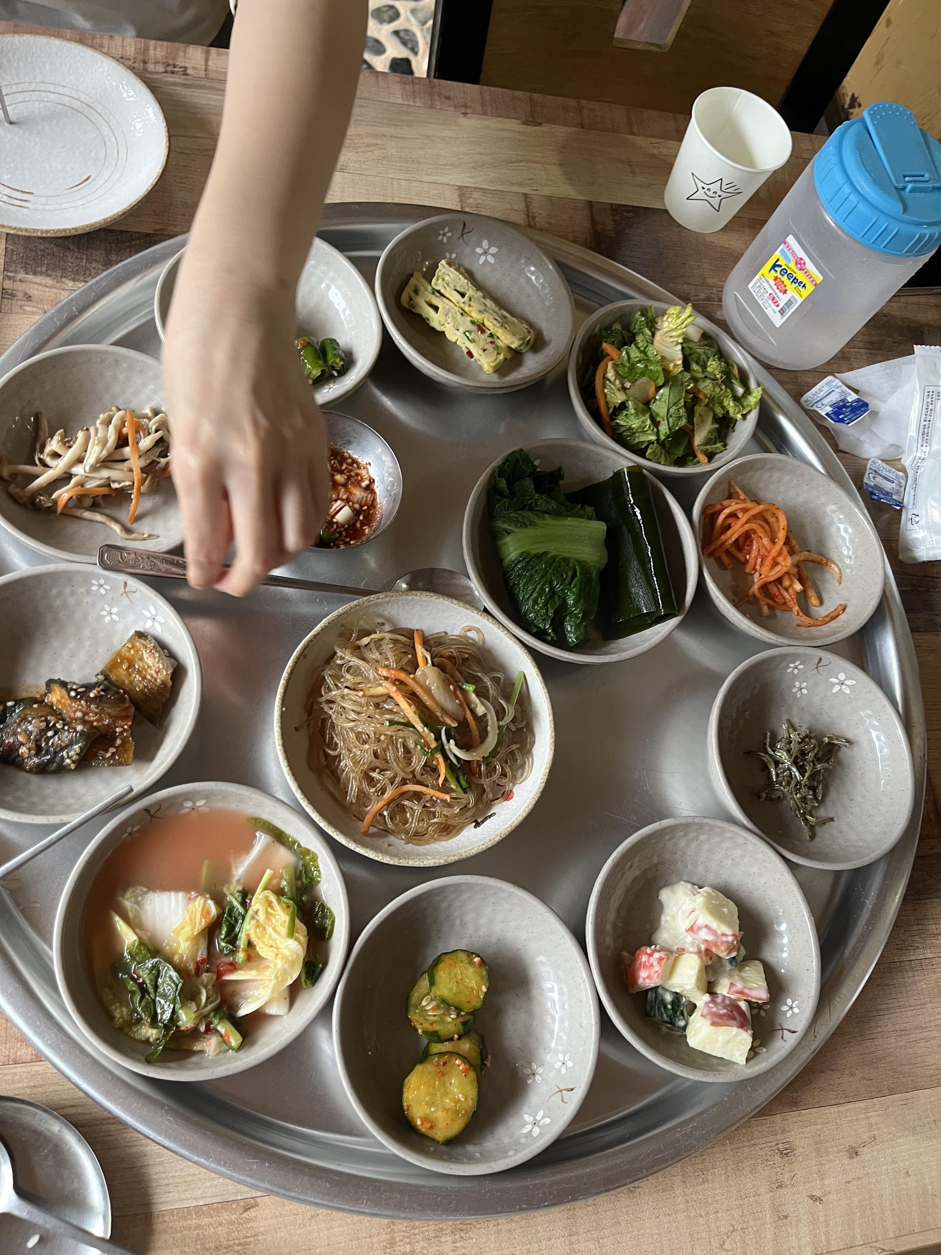 울산 북구 성골길 20-6 한식 맛집 &#39;꽃피는산골&#39; 생선구이 주문 시 나오는 밑반찬 사진