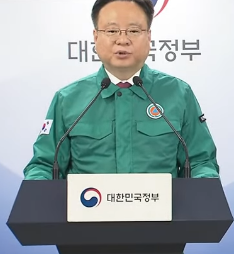  전공의 사직서 수리한 정부, "병원에 복귀하면 행정처분 없다"