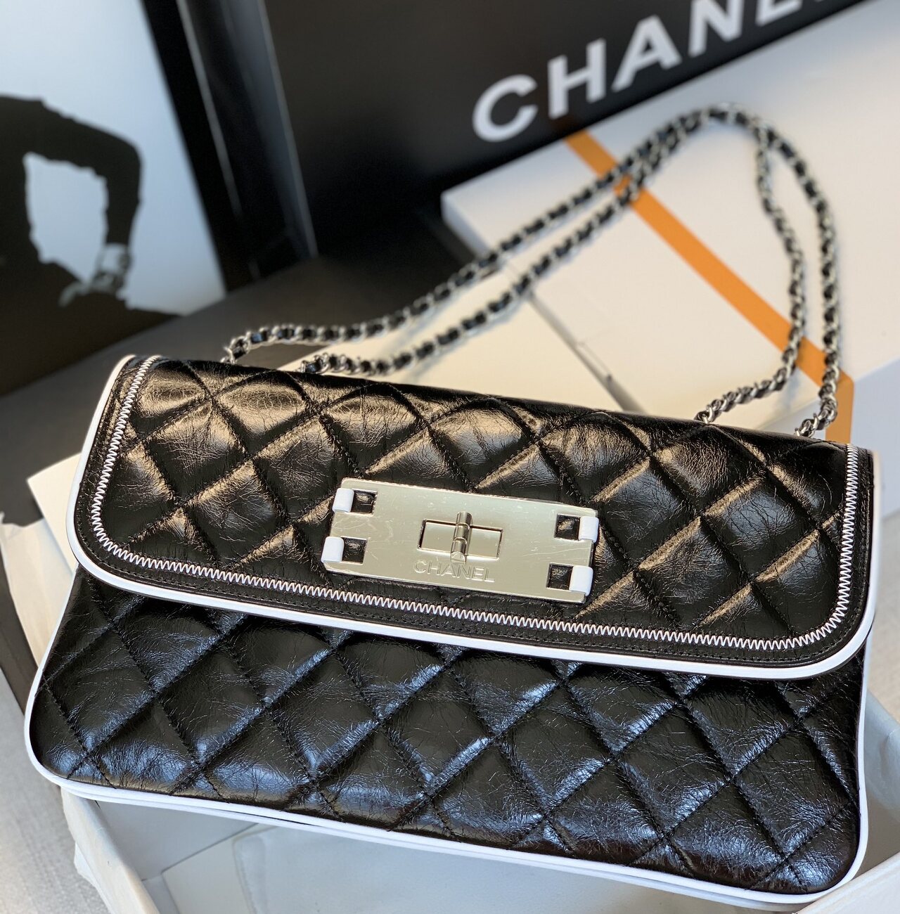  [CHANEL] 샤넬 뉴 라인 플랩백 (2 COLOR)