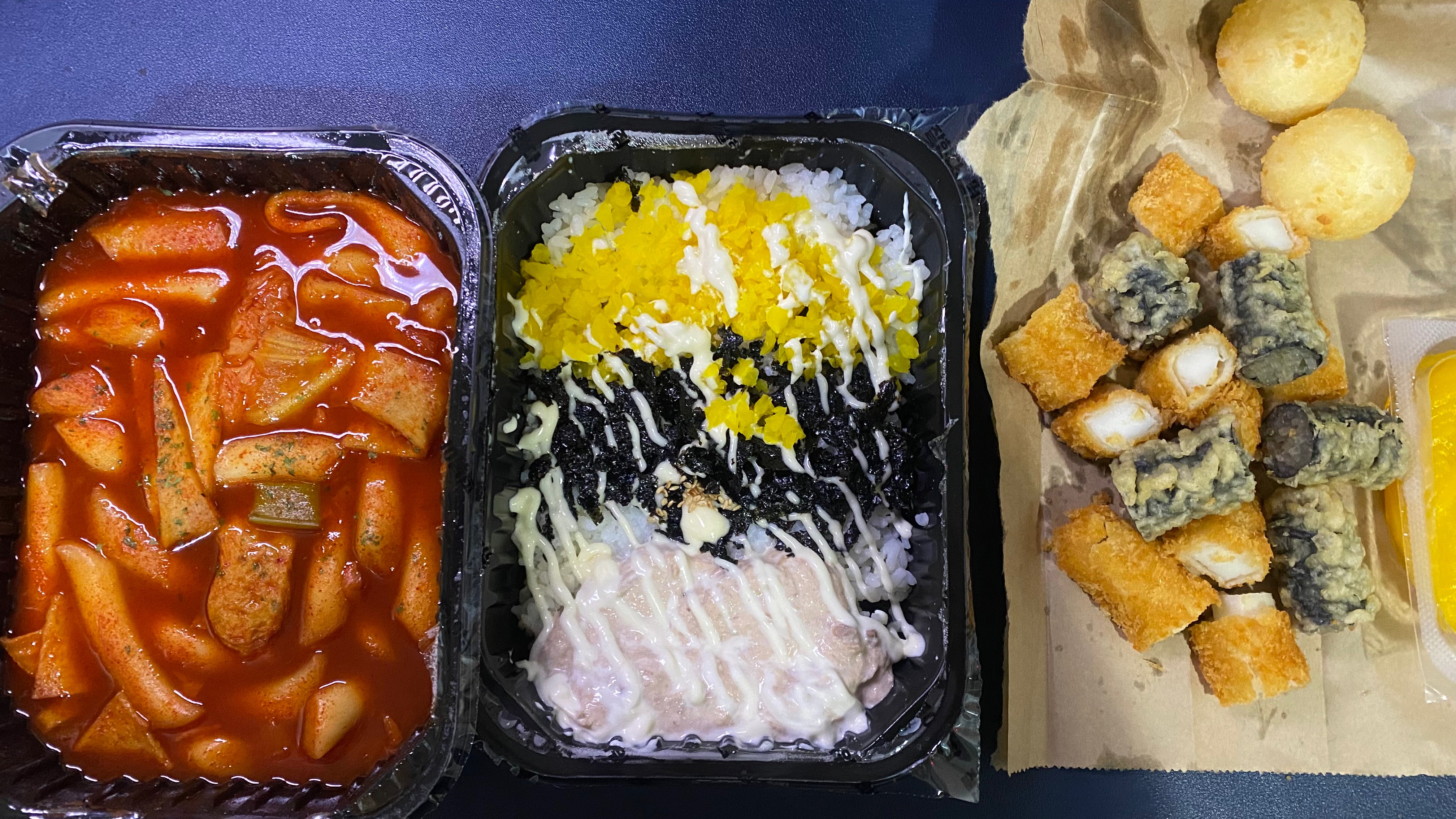  21.12.23 떡참 떡볶이참잘하는집 : 맵달국물떡볶이 참치마요주먹밥 튀김들 : 5352원