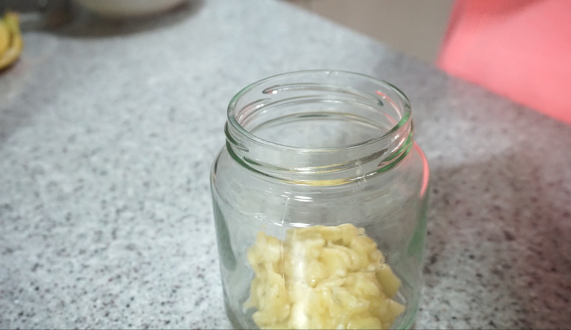 초코오버나잇오트밀 만들기 으깬 바나나 넣기