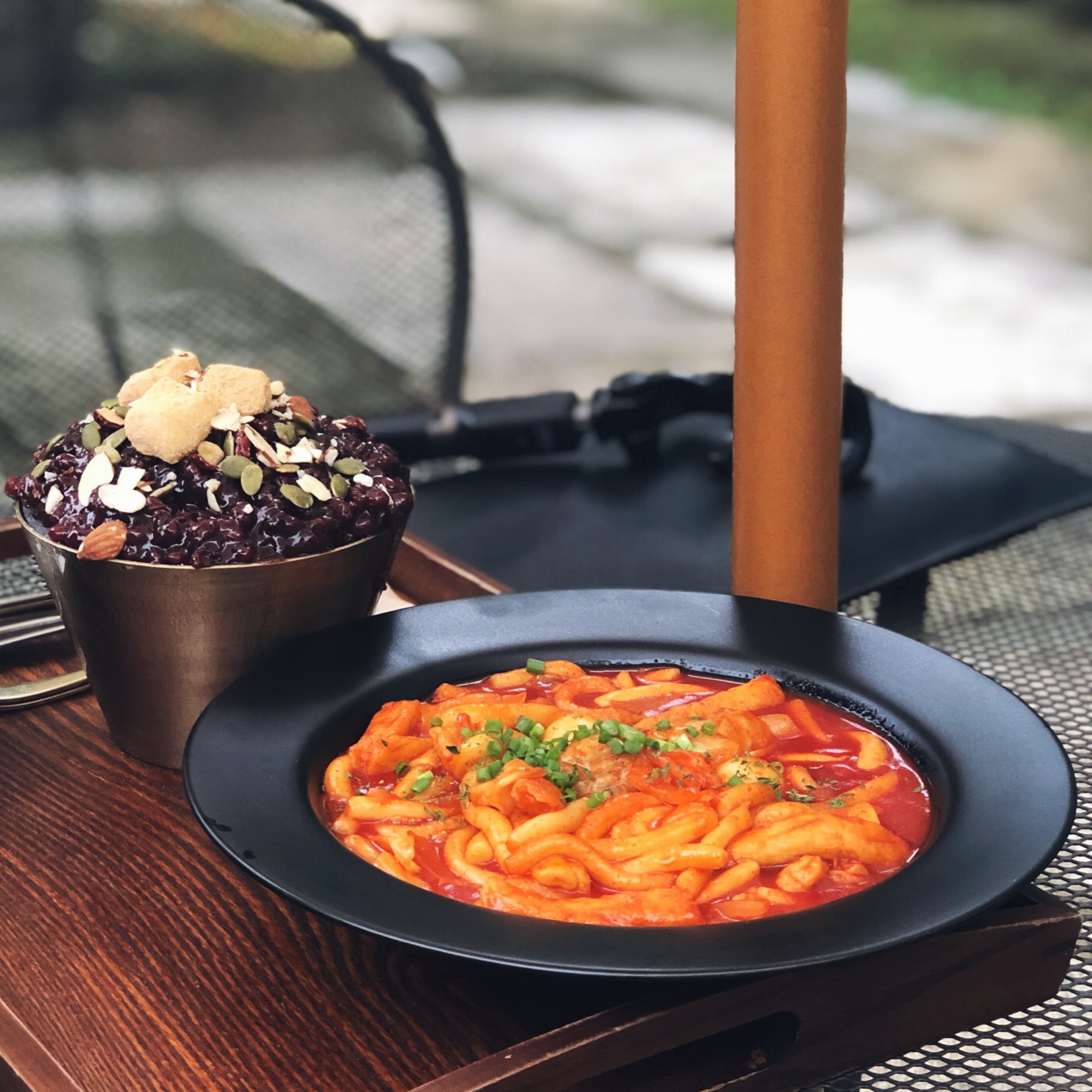  [리뷰/여행] 떡볶이 맛집이었던 경주 사바하 카페 추천 : 경주 월정교 여행