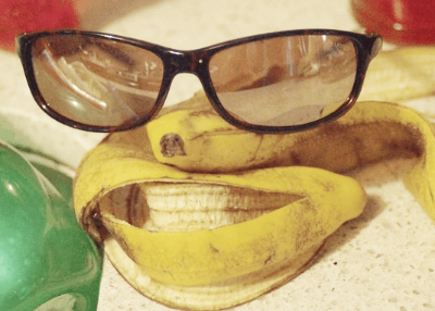 선글라스와-바나나껍질