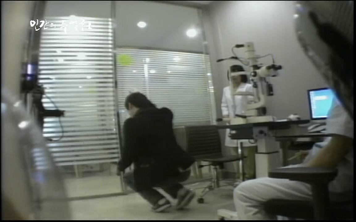 EBS 다큐프라임 - Docuprime, 인간의 두 얼굴 제1부 상황의 힘.mp4_20220317_180415.652.jpg