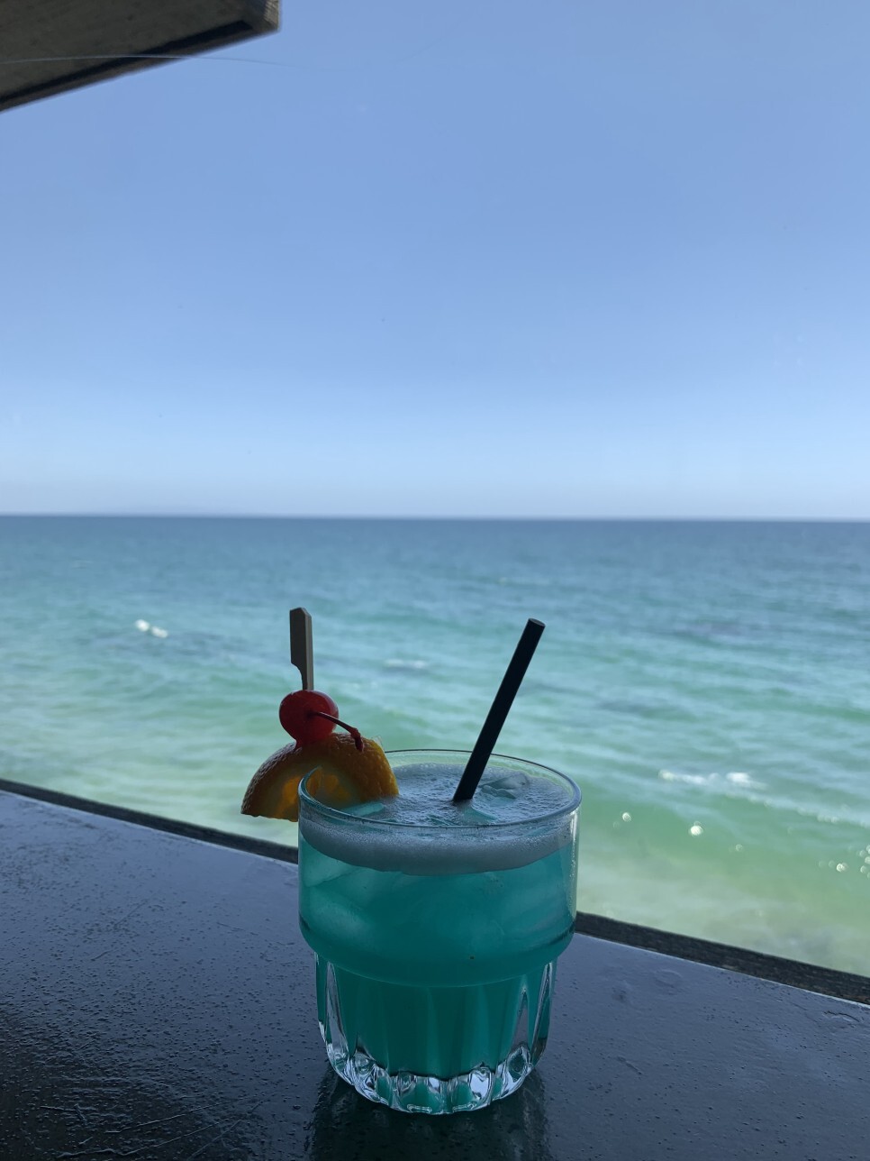 oceanview-and-cocktail