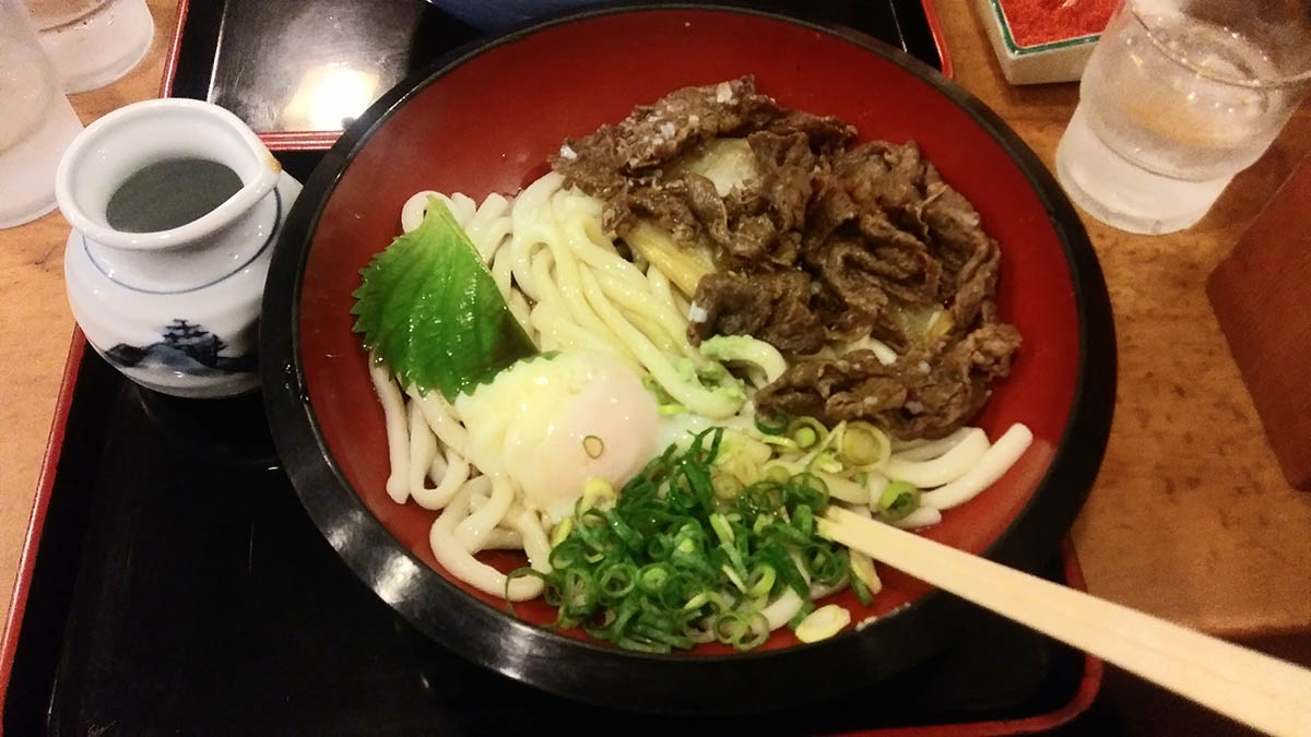 아무 기대없이 주문한 부카케 우동&#44; 우동 맛에 놀라 생전 처음 &#39;우동이 이렇게 맛있을 수도 있구나&#39; 라고 생각했다.