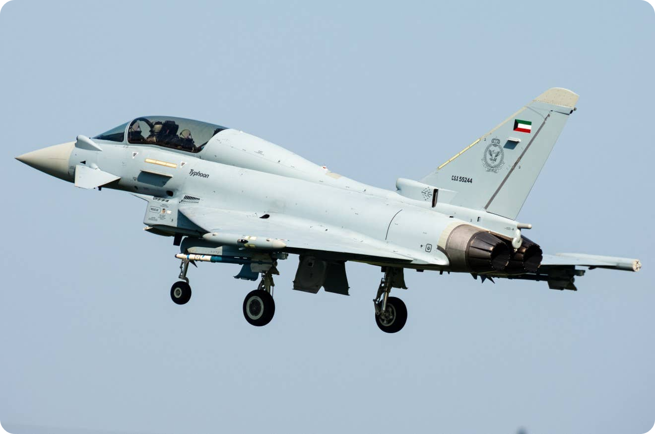 쿠웨이트의 첫 번째 Typhoon 전투기 모습. 28대의 항공기는 2021년 12월부터 인도가 시작되었다