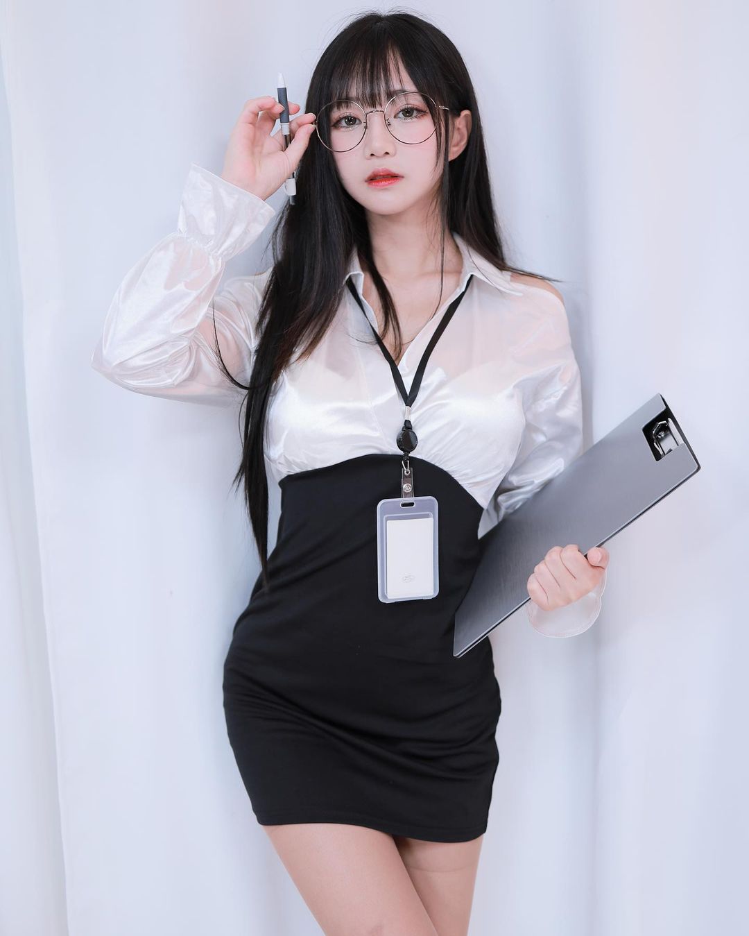 트위치 스트리머 요미냥 오피스룩 화보 사진