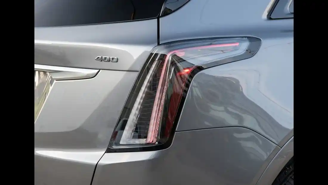 캐딜락 2022년형 XT5 가격 실구매가 모의견적 제원 옵션 카탈로그 외관 디자인 내부 색상 디자인 인테리어 편의사양 안전사양 총정리