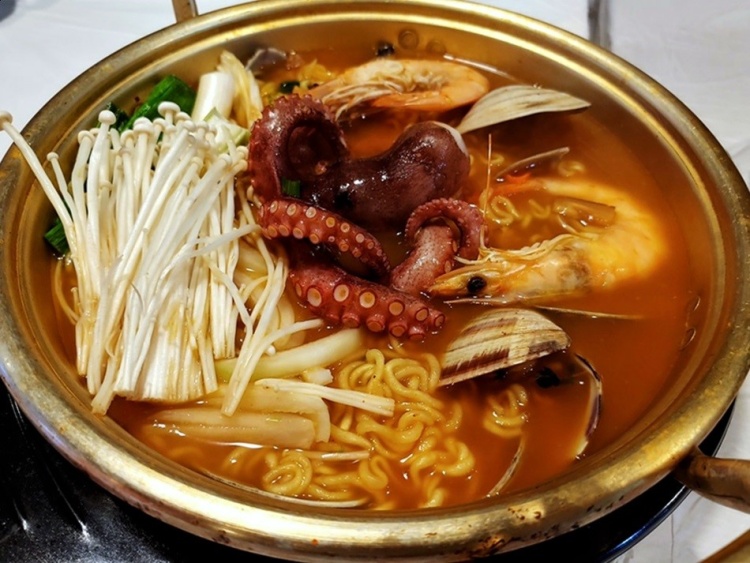  생방송 오늘저녁 돌문어 차돌 삼겹 삼합 전남 여수 낭만 포차 거리 맛집