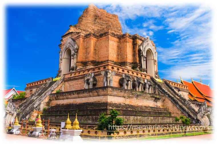 왓 쩨디 루앙 (Chedi Luang Varavihara temple)에 있는 사리탑 ; 치앙마이&#44; 태국