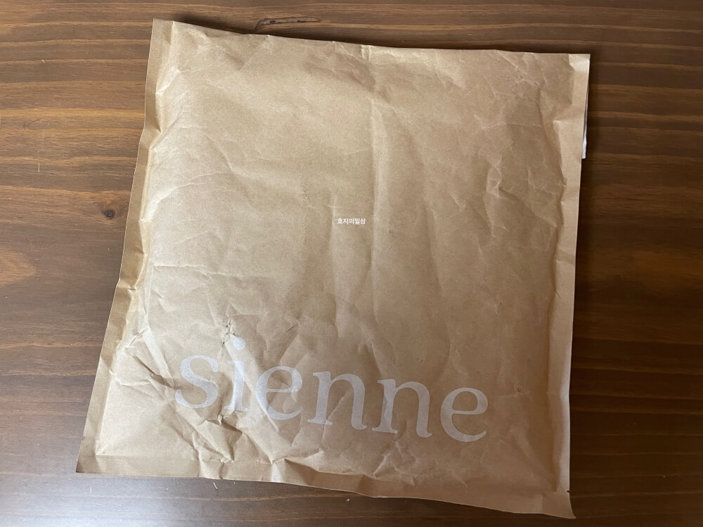 시엔느(sienne) 패딩백 - 종이 봉투 포장 배송