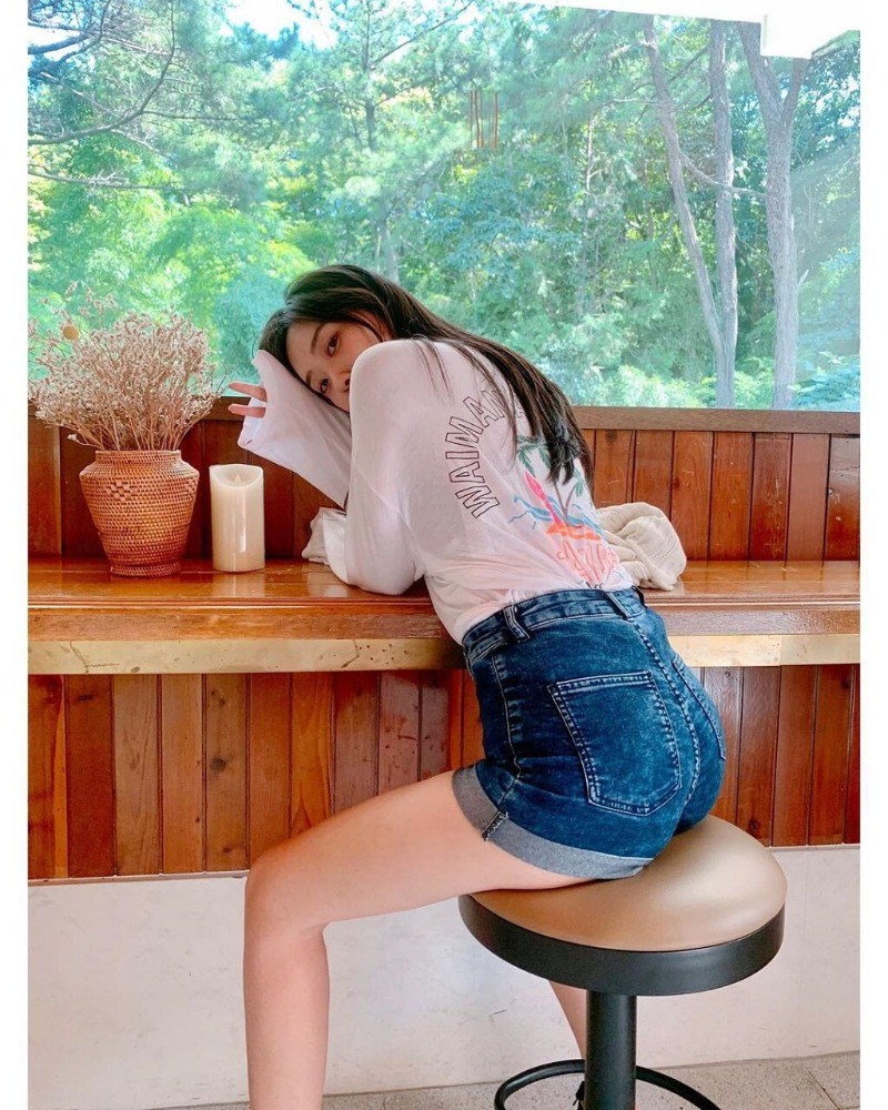  신재은 뒷태 사진