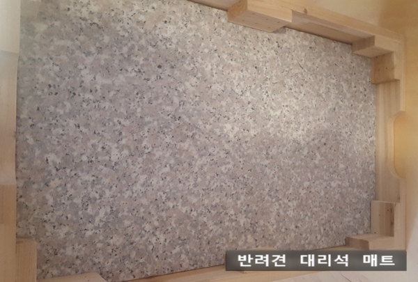 “대리석-매트-안쪽-바닥”data-ke-mobilestyle=