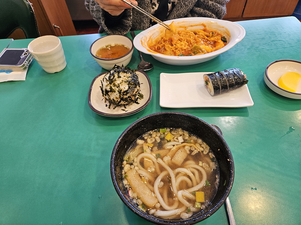 토마토김밥 이미지