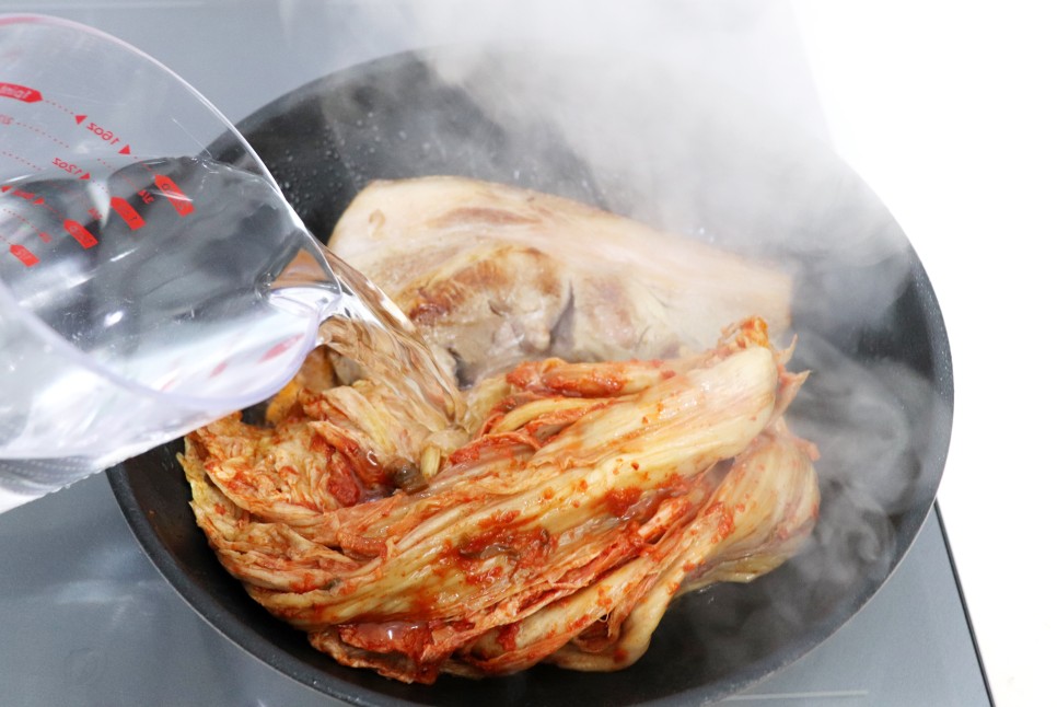 어남선생님 류수영 김치찜 레시피 돼지고기 앞다리접시 묵은김치요리 24