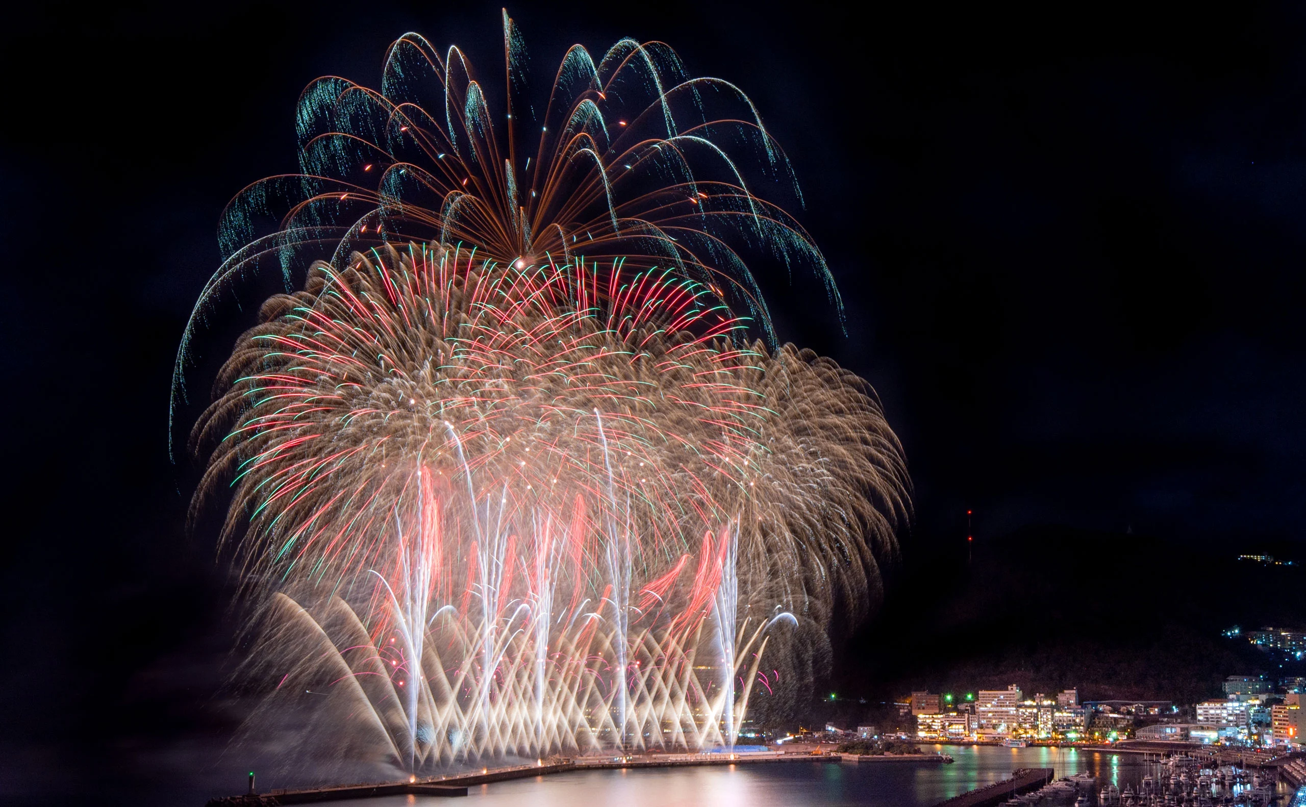 타미 해상 불꽃놀이 (Atami Fireworks Festival)