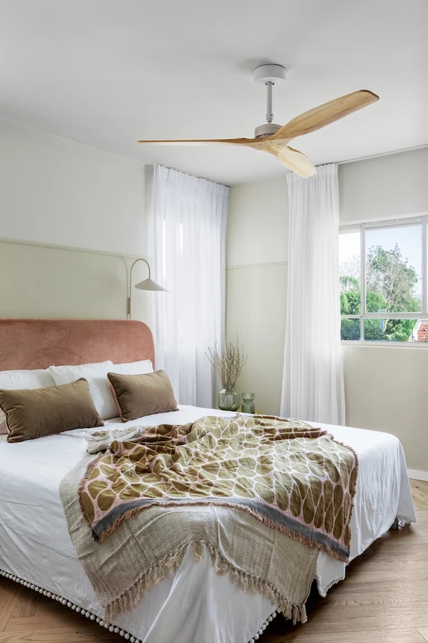 예쁜 거실 인테리어 천장 실링팬 설치한 스킵플로어 17