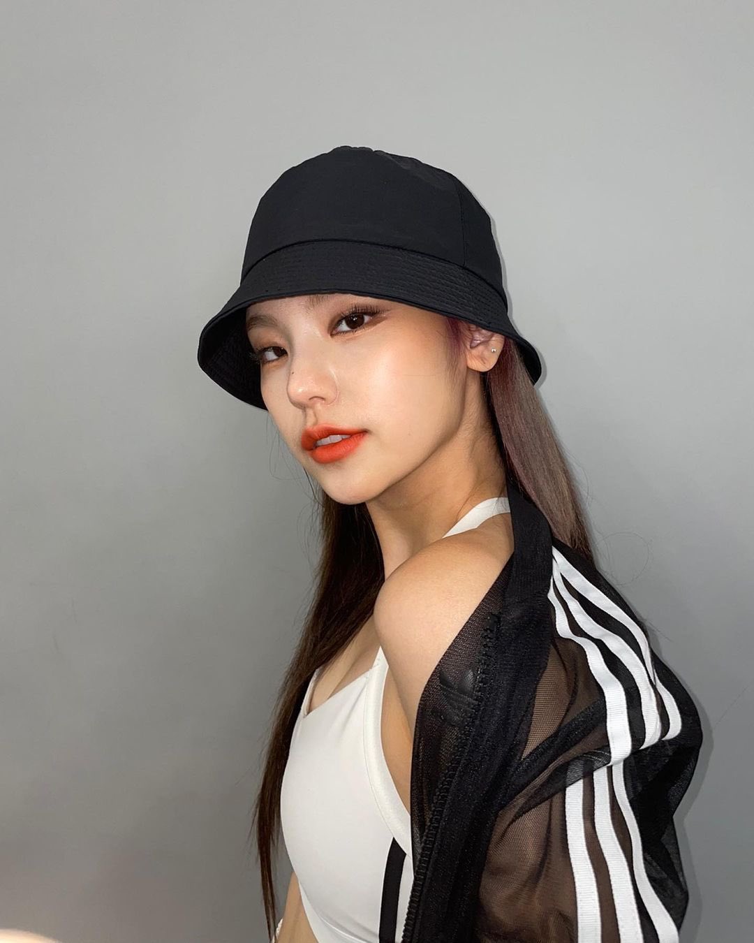  ITZY 예지 시원한 아디다스 탱크탑 움짤 gif