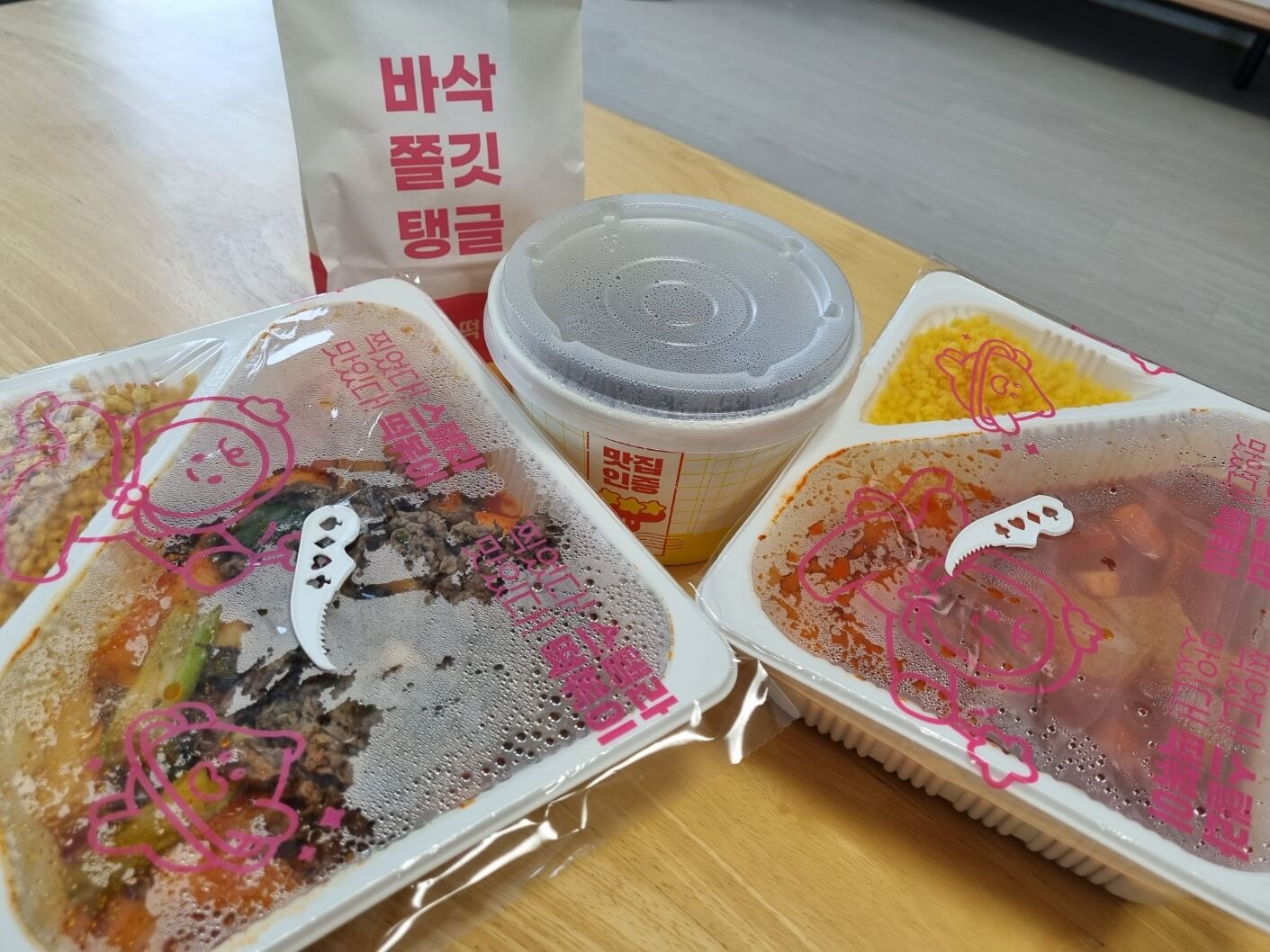 스텔라 떡볶이 솔직후기 / 우주 라볶이+차돌 토핑 / 야끼만두 / 양념순대