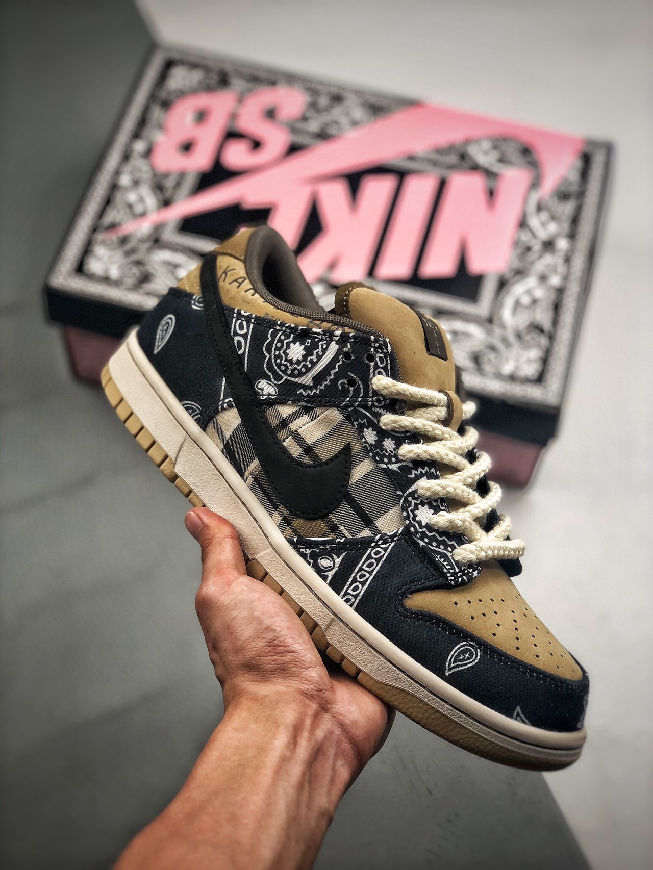 [NIKE x TRAVIS SCOTT] S2 나이키 X 트래비스 스캇 SB 덩크 로우 PRM QS CT5053-001