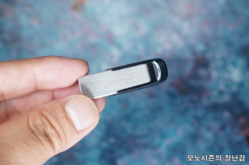  단단한 SanDisk 울트라 플레어 (Ultra Flair) Z73 USB 메모리 후기