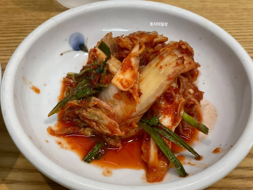 수원 광교 안동국시 맛집 서빈 - 기본찬 겉절이 김치