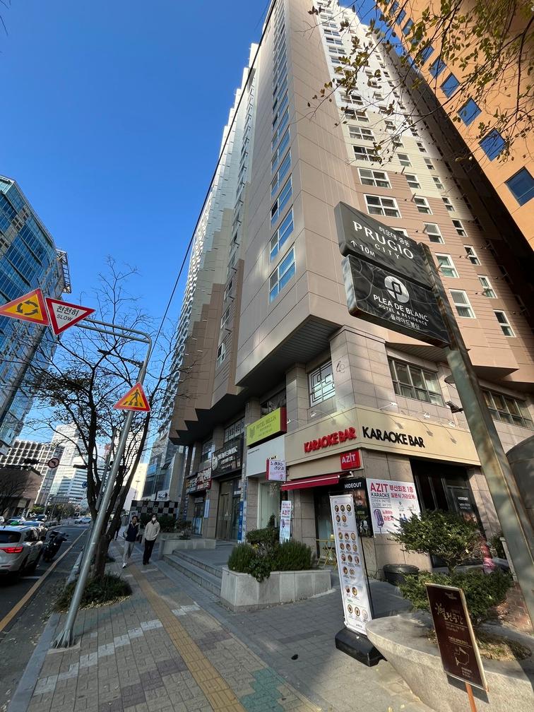 호텔 외관모습입니다