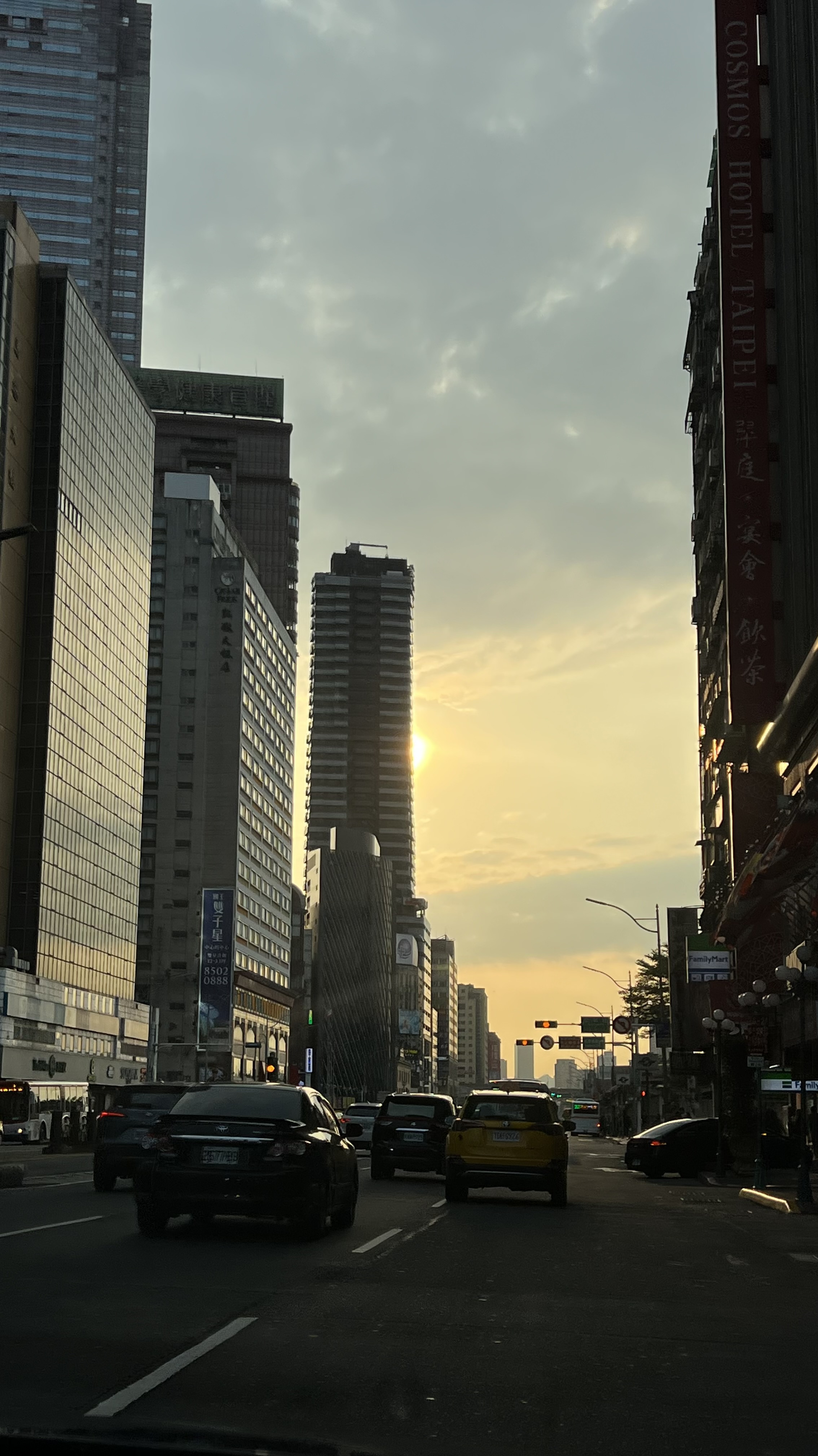  푸드 인 타이베이. 짐 풀고 서문으로 출격