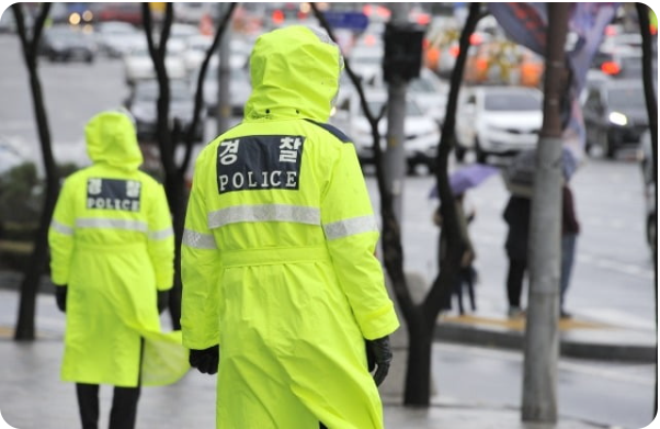 강남 육회집 여사장 알몸 시위