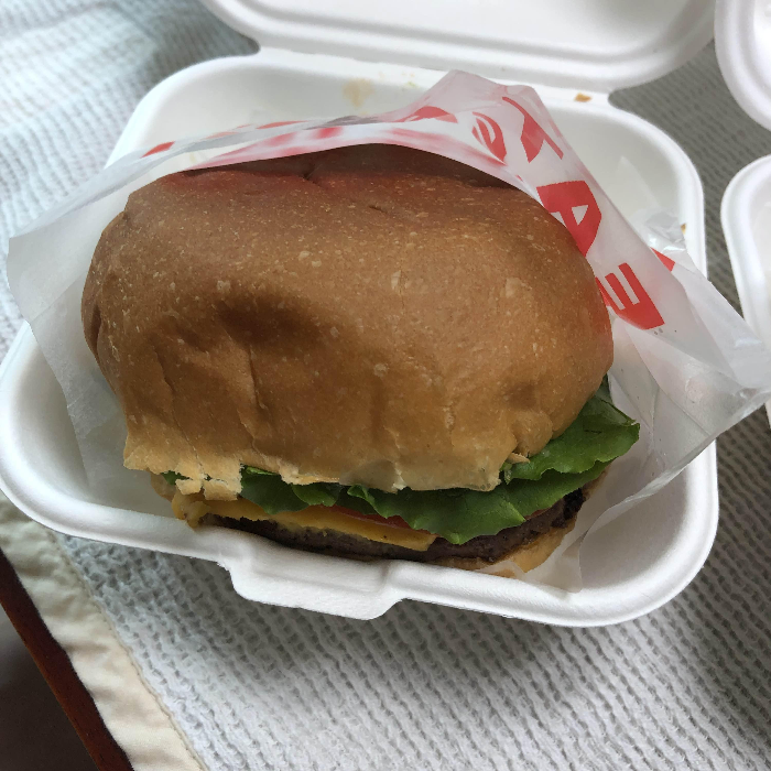 힘난다버거 치즈버거