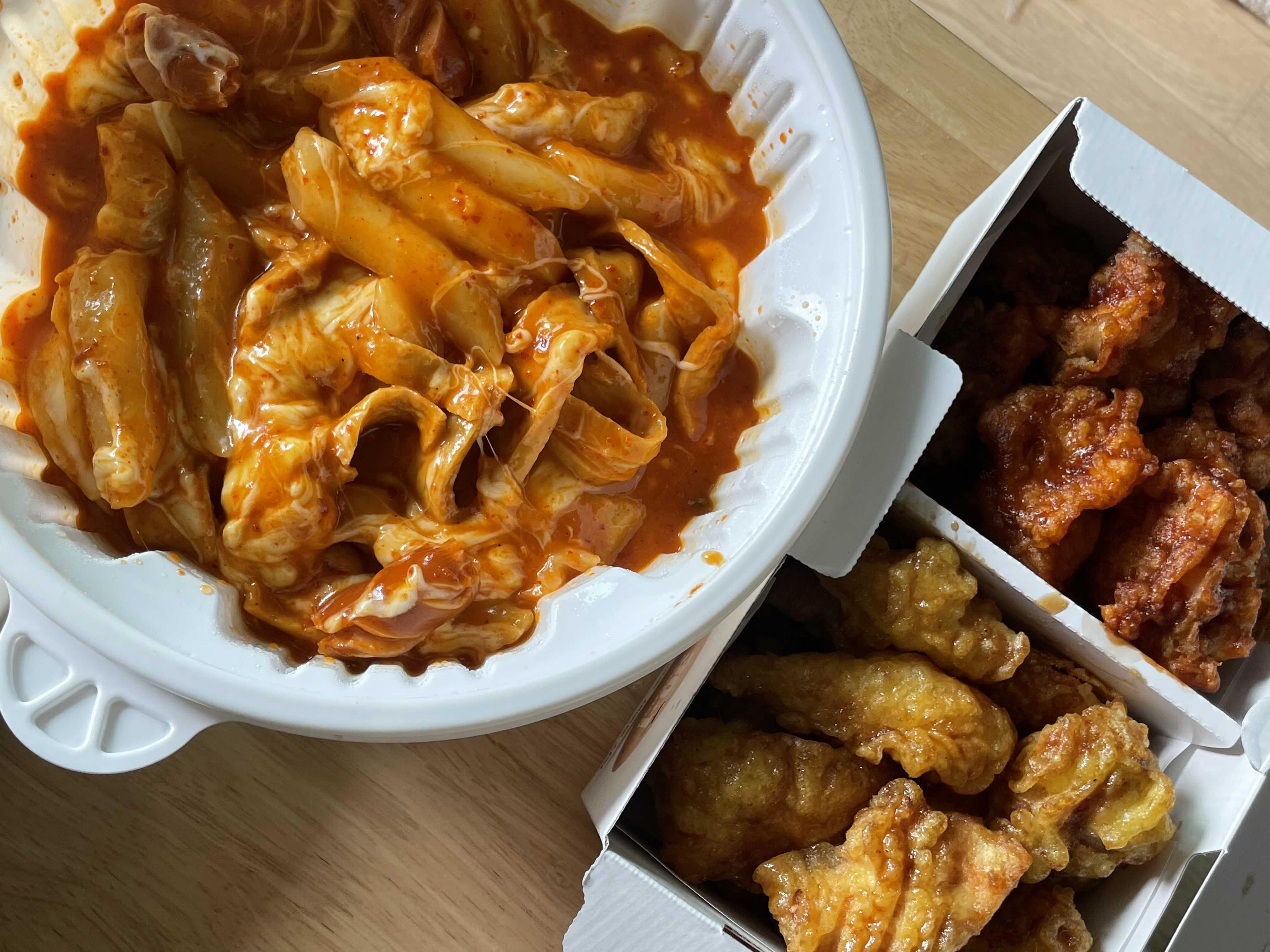 엽기떡볶이 교촌치킨 레허반반