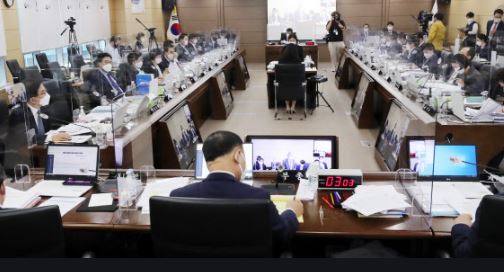 대주주 주식 양도소득세 10억 대주주 양도세 10억 유지, 홍남기 부총리 사의: 6