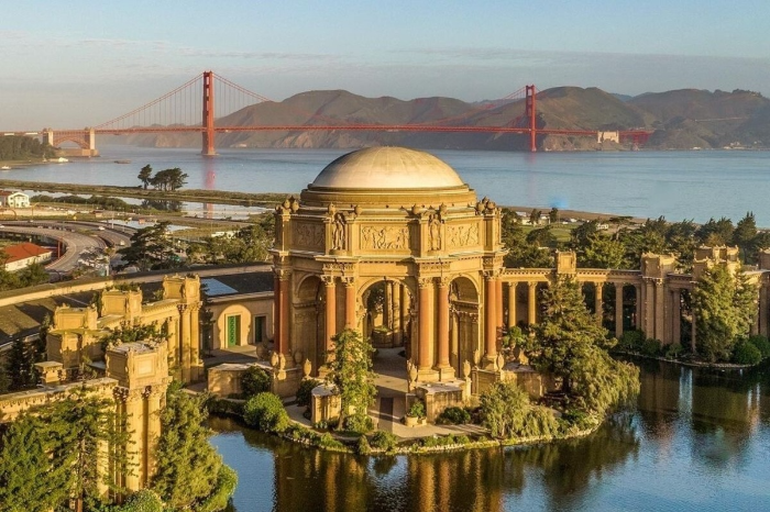 9위 팰리스 오브 파인 아트 Palace of Fine Arts