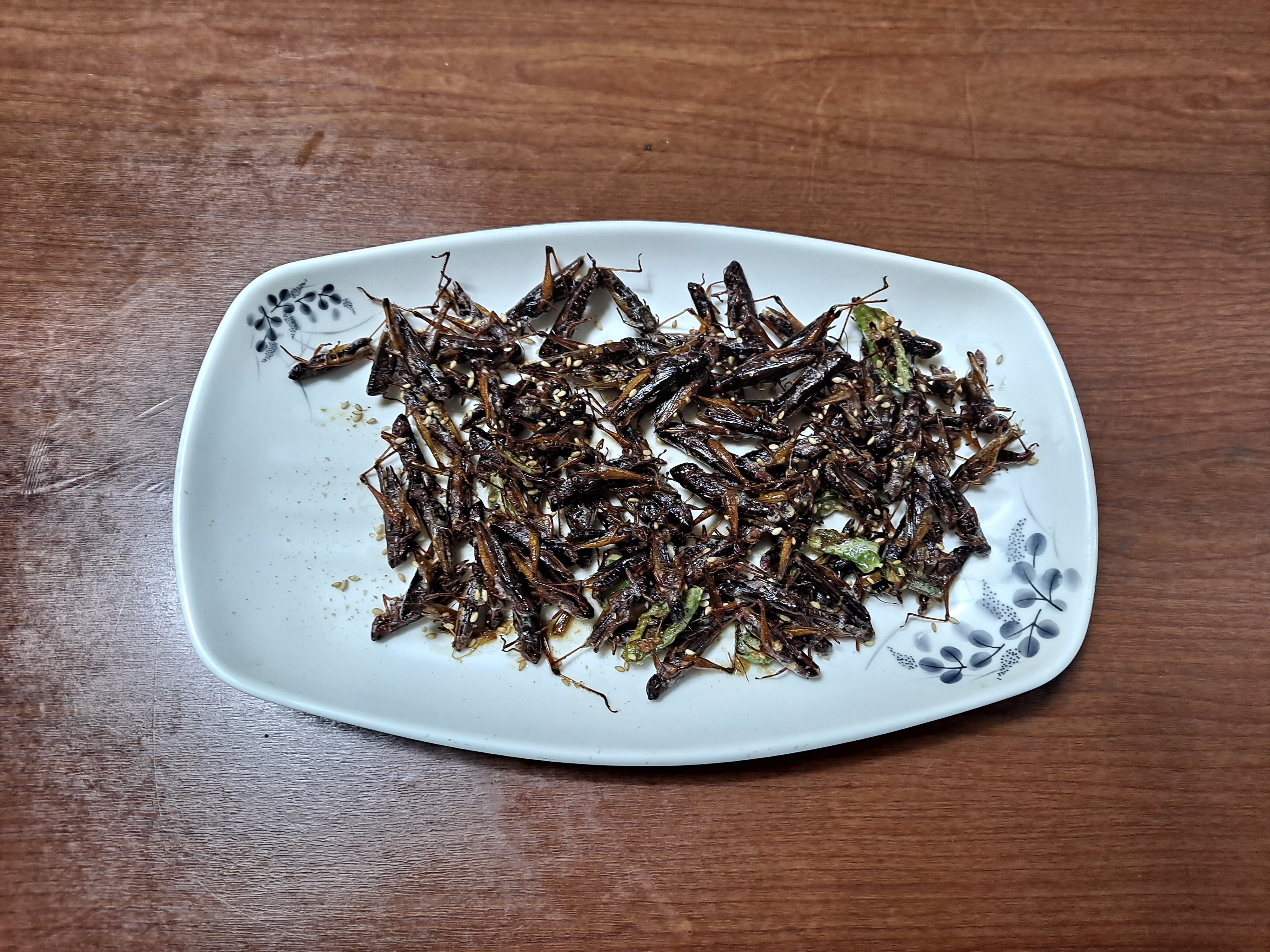  고소한 추억의 맛, 메뚜기볶음