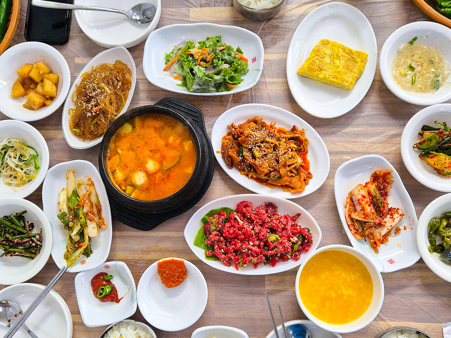 백반기행 목포 엄지가든 육회 가마솥집밥 메뉴 구성 사진