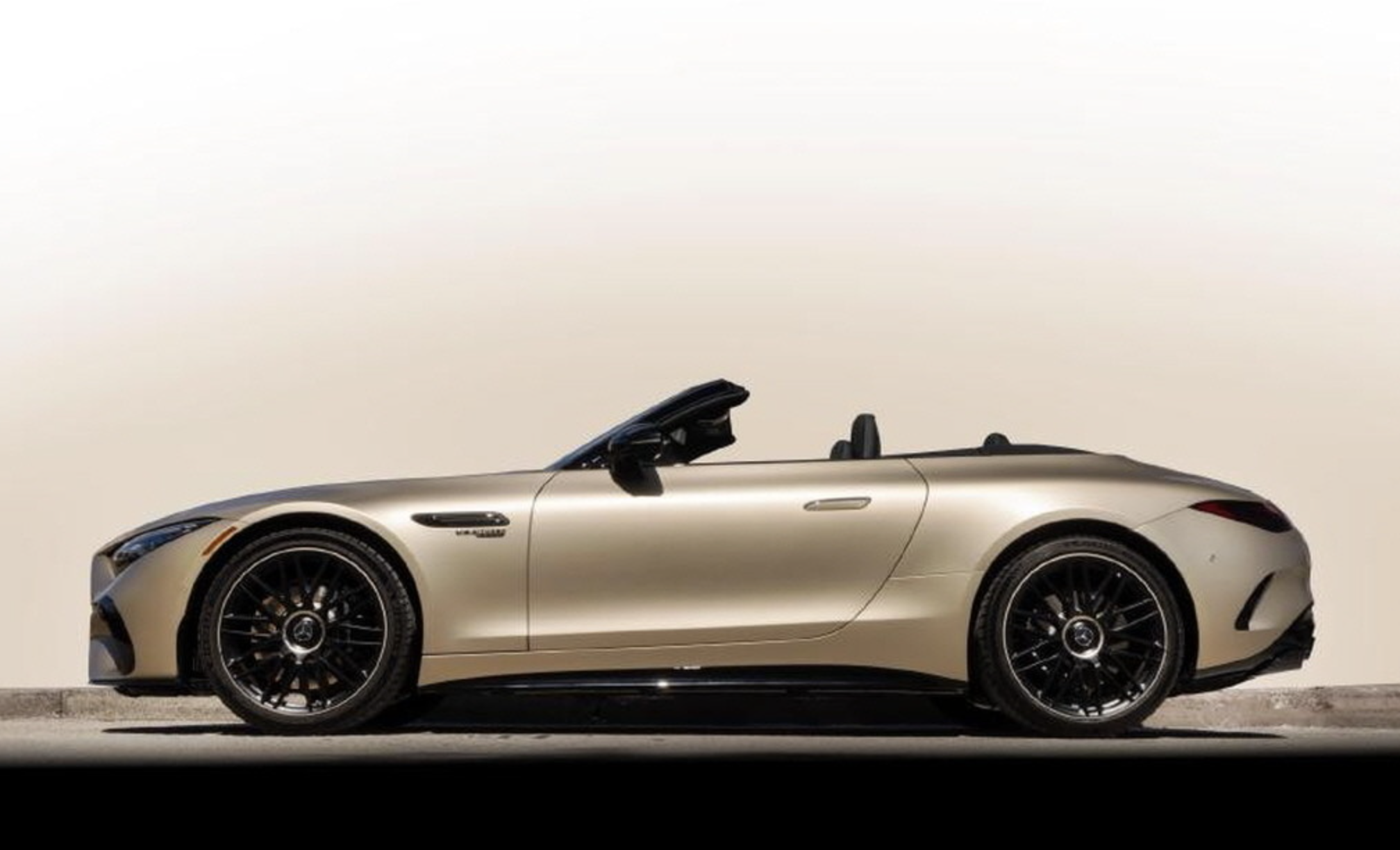 메르세데스 벤츠 AMG SL 100대 한정판 골든 코스트 공개
