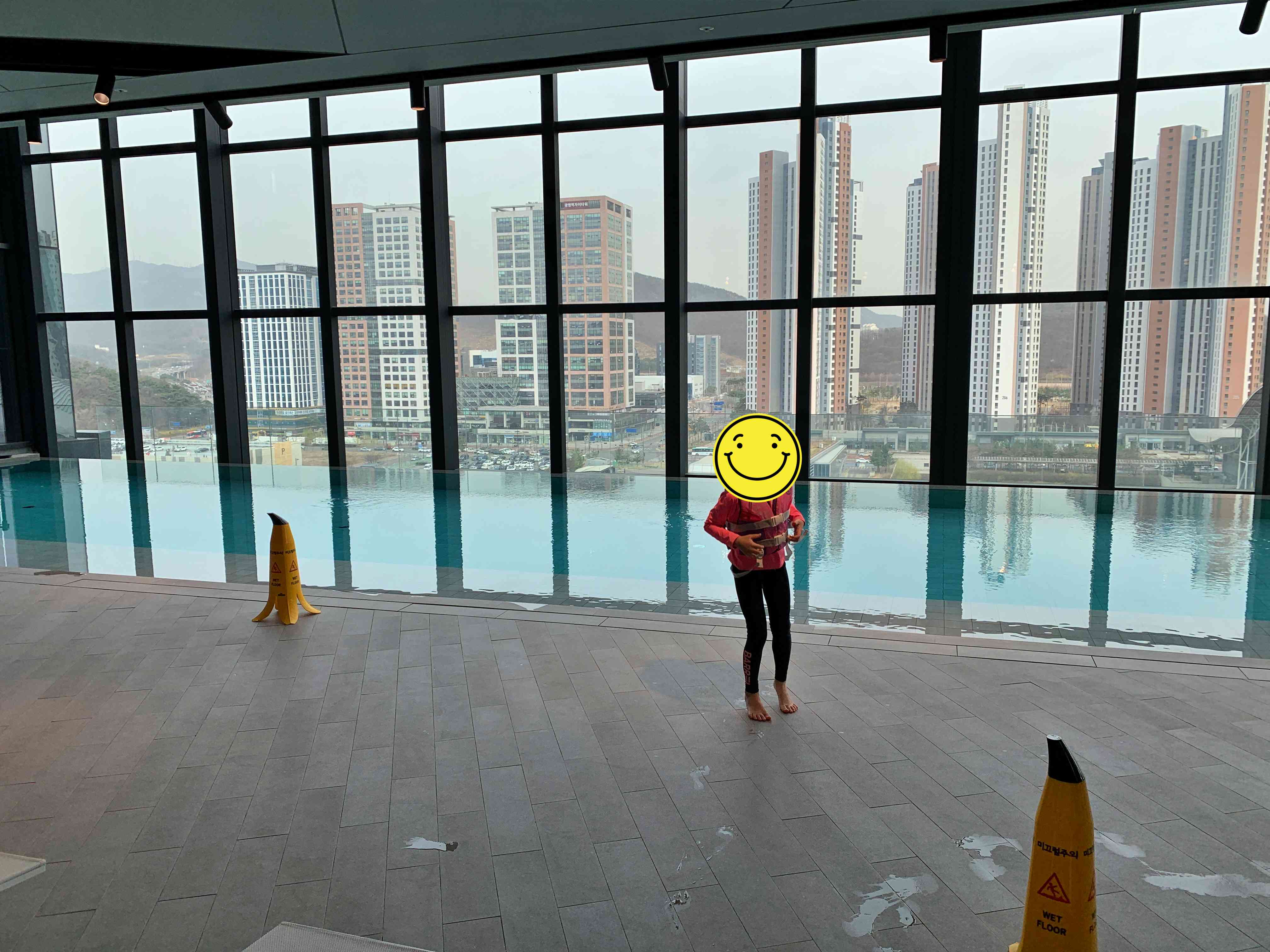 테이크호텔 수영장