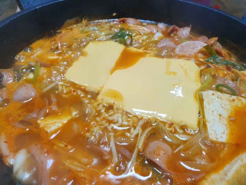  9900원에 손쉽게 나도 만들 수 있는 3인분 요리~땅스부대찌개 중리시장점