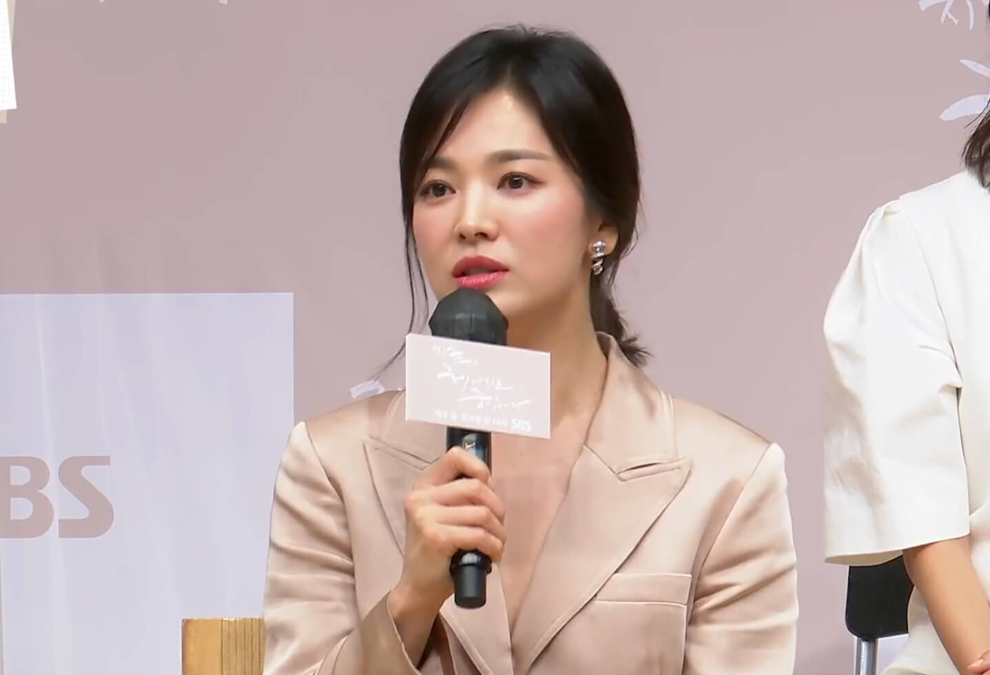  3년 만의 복귀 송혜교, ‘지금 헤어지는 중입니다’ 제작 발표회