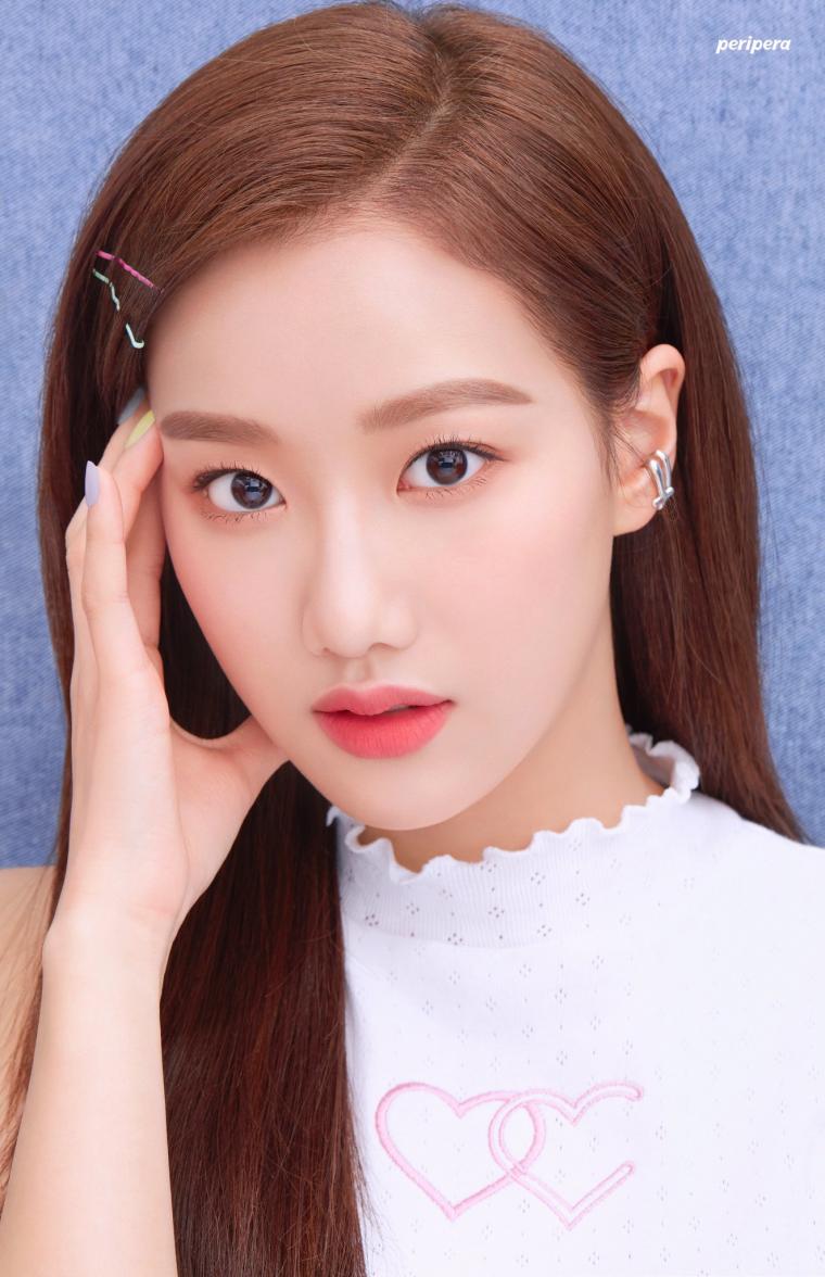  에이프릴 이나은 페리페라 메이크업 화보 사진