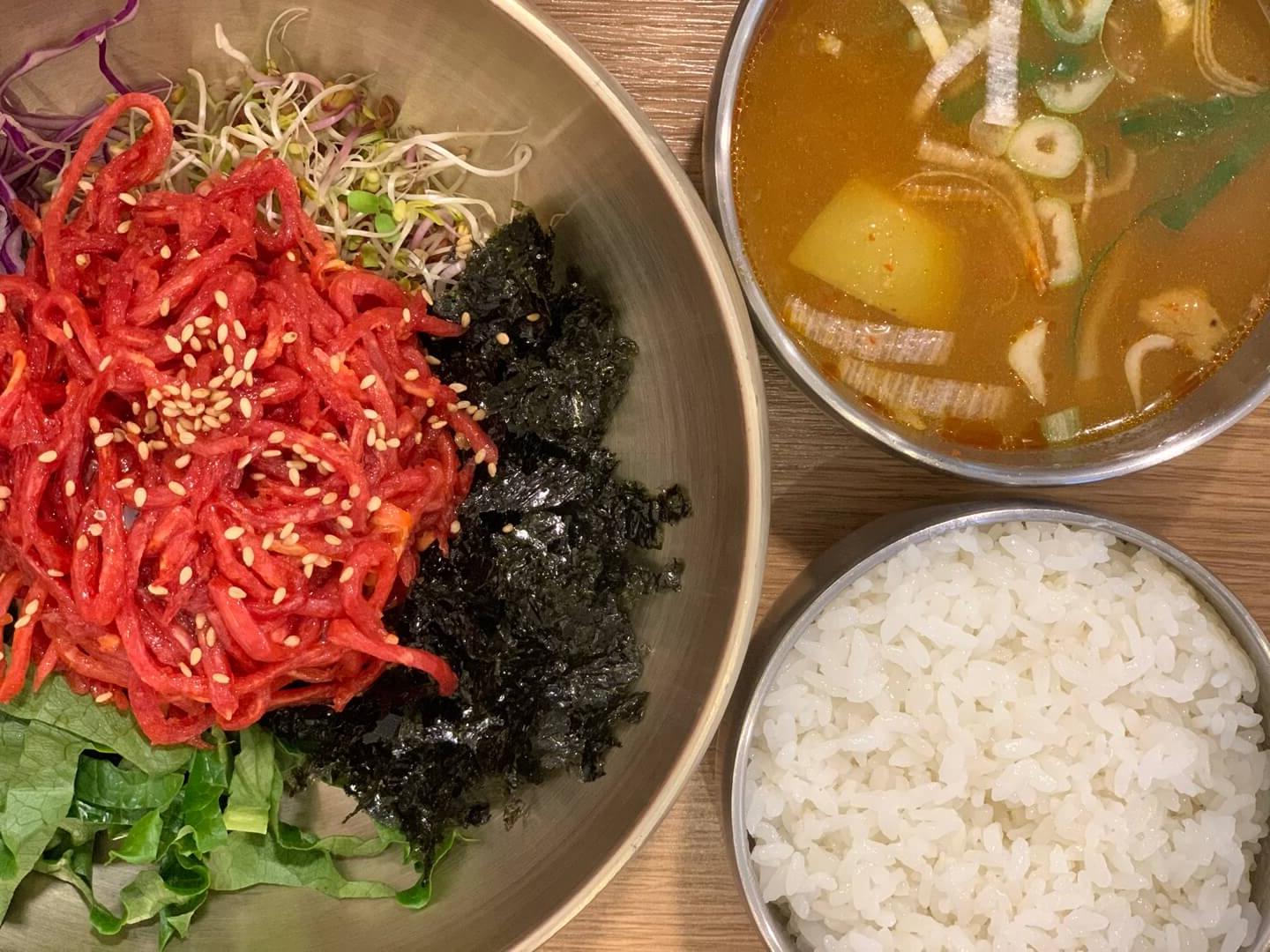  [신논현역] 칠백한우국밥, 조용히 혼밥 가능한 국밥 맛집(feat. 한우국밥, 한우육회비빔밥)