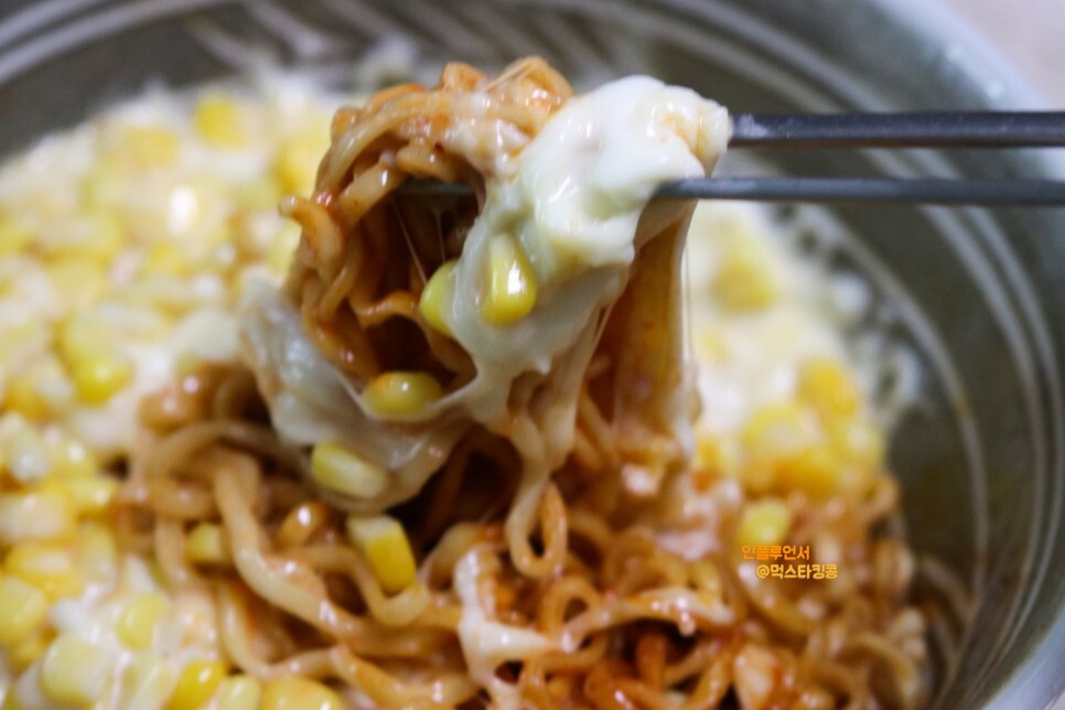 불닭볶음면 최고의 조합! 유퀴즈 콘치즈불닭볶음면 만들어봤어요. 불닭볶음면 최고의 조합! 유퀴즈 콘치즈불닭볶음면 만들어봤어요.