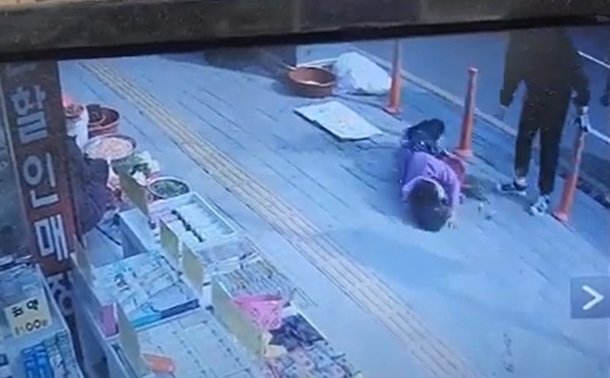  울산 신정시장 노점 단속원, 채소 팔던 할머니 밀쳐 골절시켰다