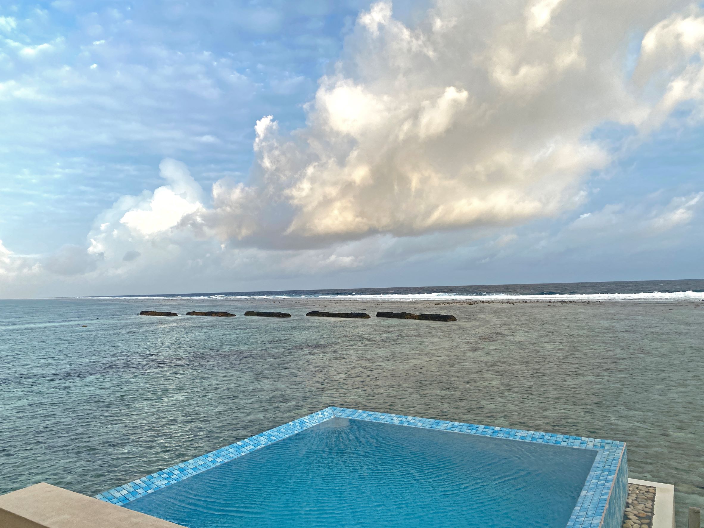 맑은 하늘의 몰디브