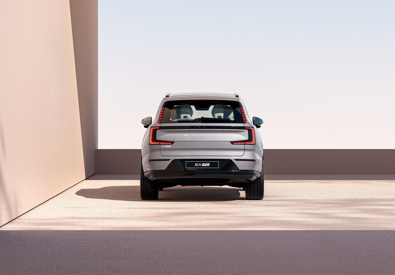 전기 플래그십 SUV '볼보 EX90'…한국, 2023년 하반기 공시 9
